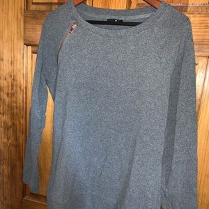 Ampersand Ave Sweatshirt size L